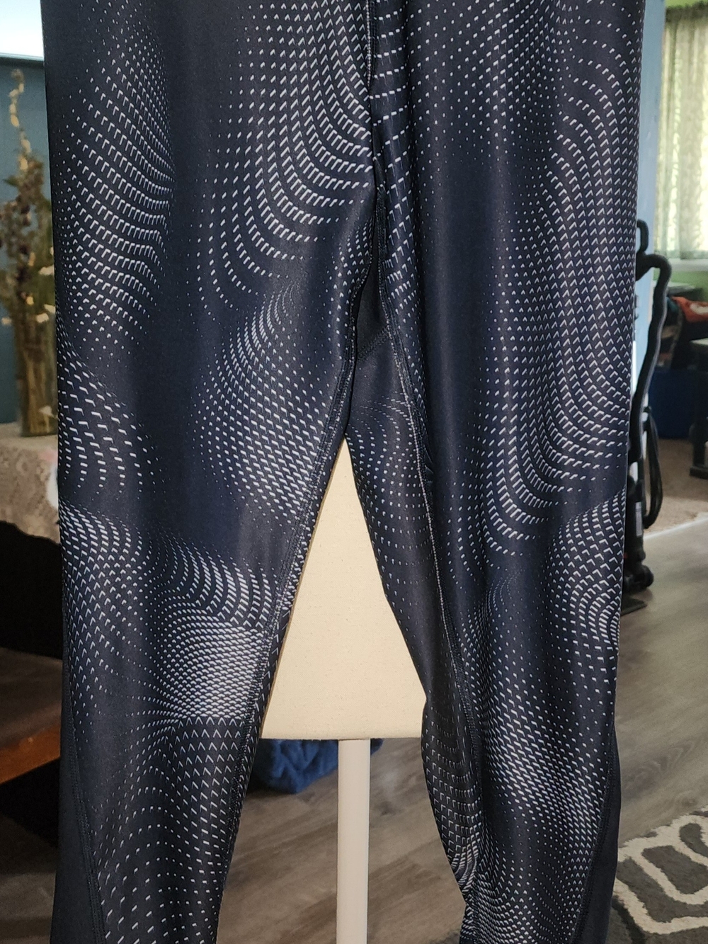 Nike Women's Navy Blue Leggings with Subtle White Geometric Print Sz XSM Exc!
